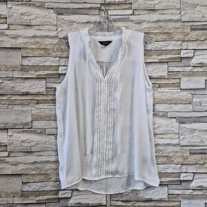 ​Simply Vera Vera Wang Blouse Size S White Sleeveless Pintuck Boho Ruffle Neck